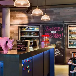 Отель Moxy Frankfurt East